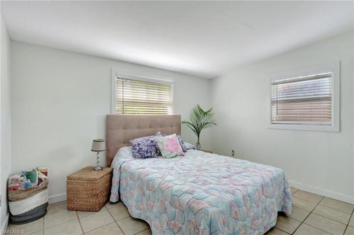 2123  Holiday  LN, NAPLES, FL 34104