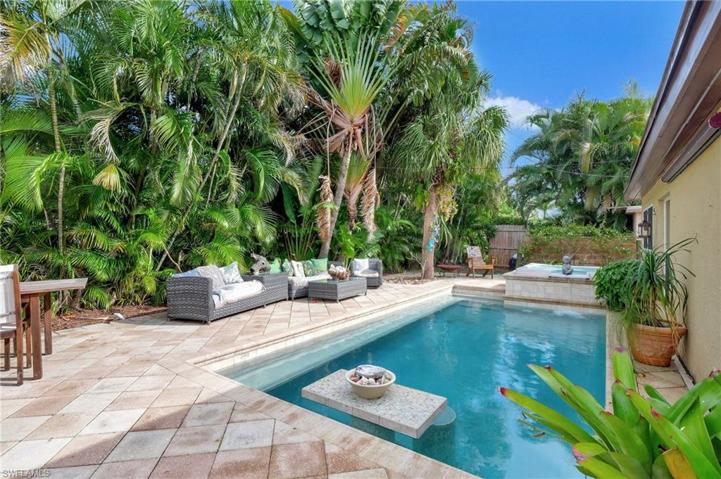 2123  Holiday  LN, NAPLES, FL 34104