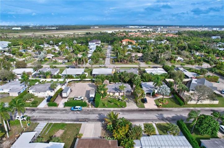 2123  Holiday  LN, NAPLES, FL 34104