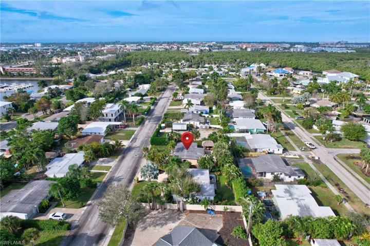 2123  Holiday  LN, NAPLES, FL 34104