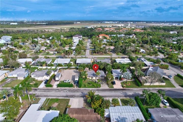 2123  Holiday  LN, NAPLES, FL 34104