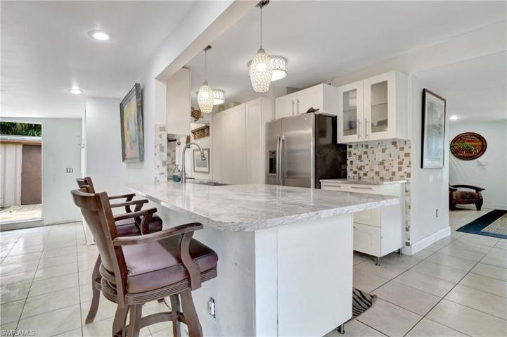 2123  Holiday  LN, NAPLES, FL 34104