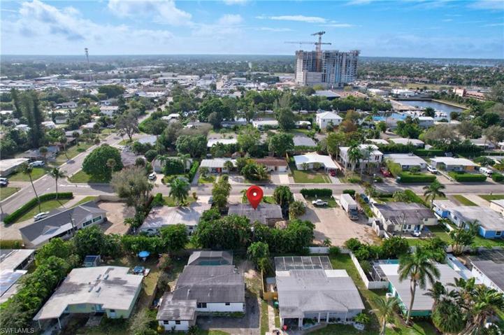 2123  Holiday  LN, NAPLES, FL 34104