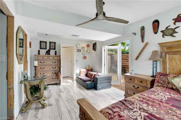2123  Holiday  LN, NAPLES, FL 34104