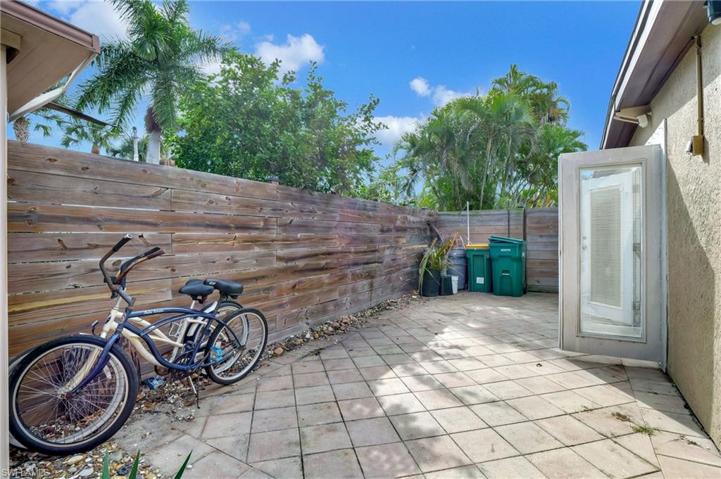 2123  Holiday  LN, NAPLES, FL 34104