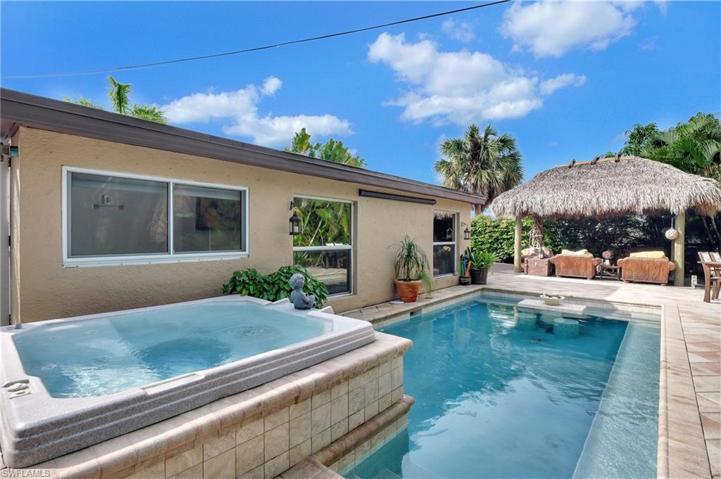 2123  Holiday  LN, NAPLES, FL 34104