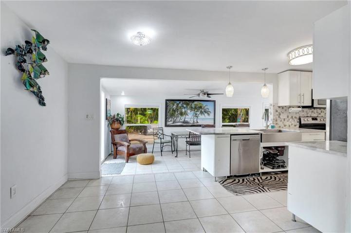 2123  Holiday  LN, NAPLES, FL 34104