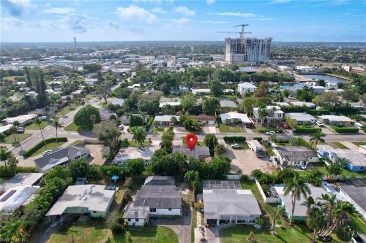 2123  Holiday  LN, NAPLES, FL 34104