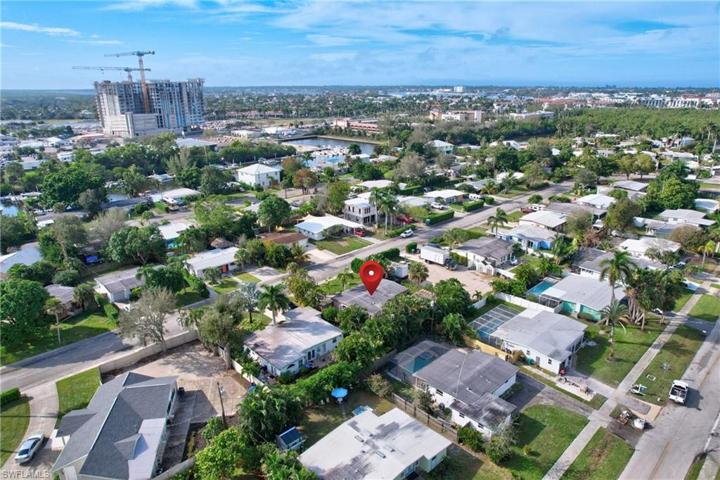 2123  Holiday  LN, NAPLES, FL 34104