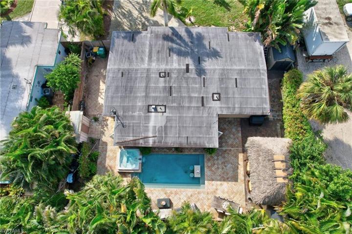 2123  Holiday  LN, NAPLES, FL 34104
