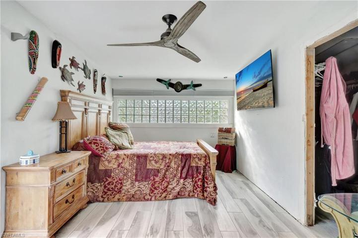 2123  Holiday  LN, NAPLES, FL 34104