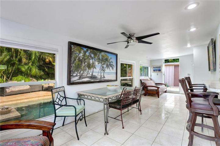 2123  Holiday  LN, NAPLES, FL 34104