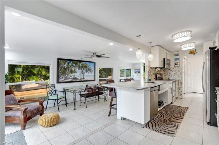 2123  Holiday  LN, NAPLES, FL 34104