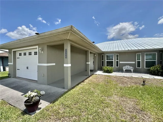 2308 garage and entryway