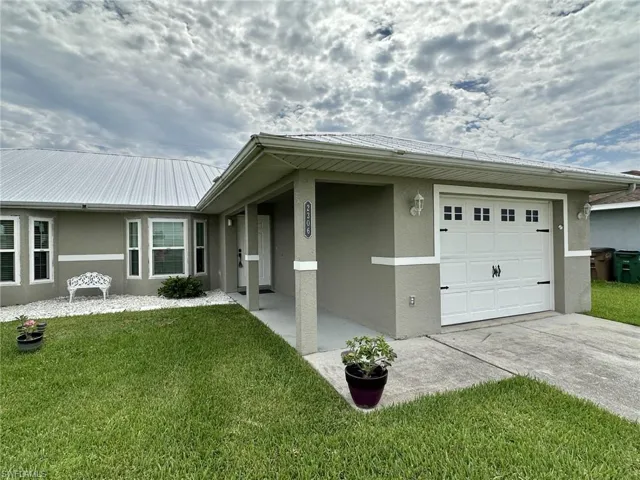 2306 garage and entryway