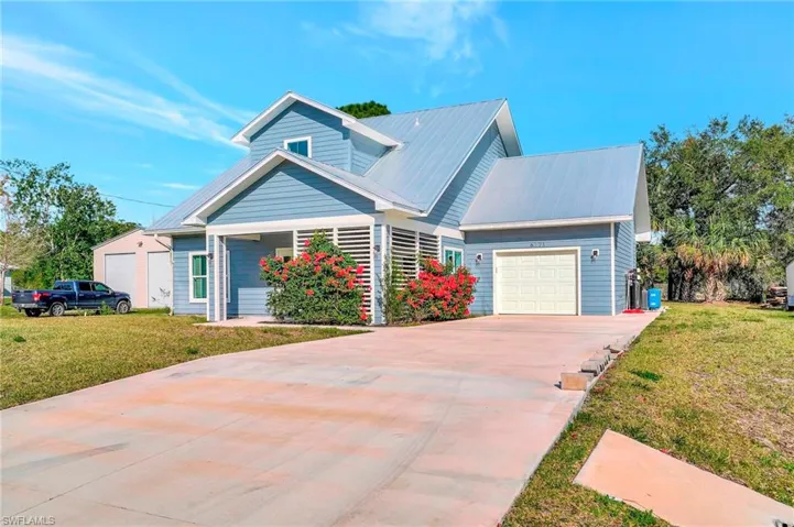 View of front of house featuring a front lawn
