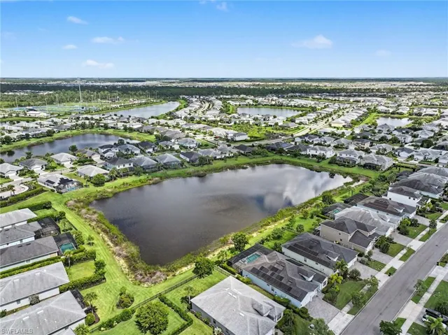 Expansive community with numerous homes, multiple water features, and manicured landscaping