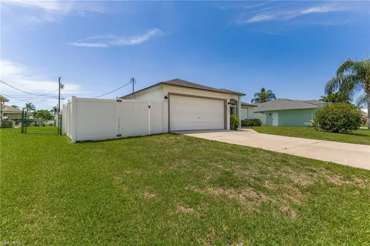 610 21st Ln, Cape Coral, Florida 33990