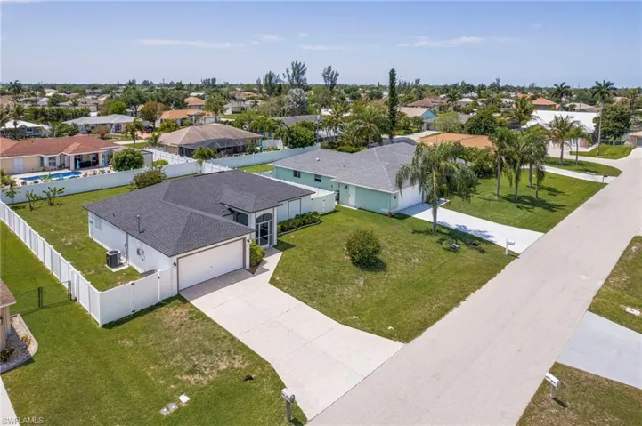 610 21st Ln, Cape Coral, Florida 33990