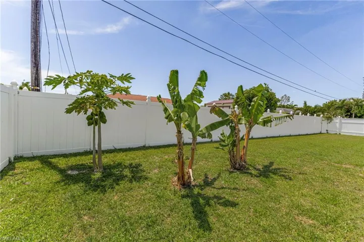 610 21st Ln, Cape Coral, Florida 33990