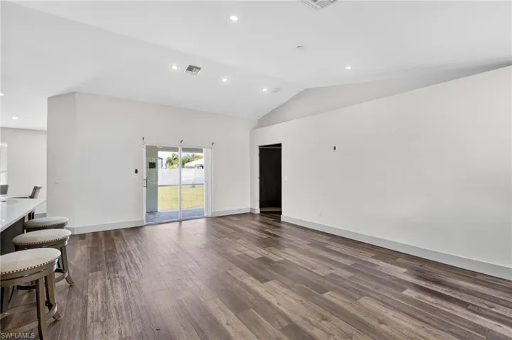 610 21st Ln, Cape Coral, Florida 33990
