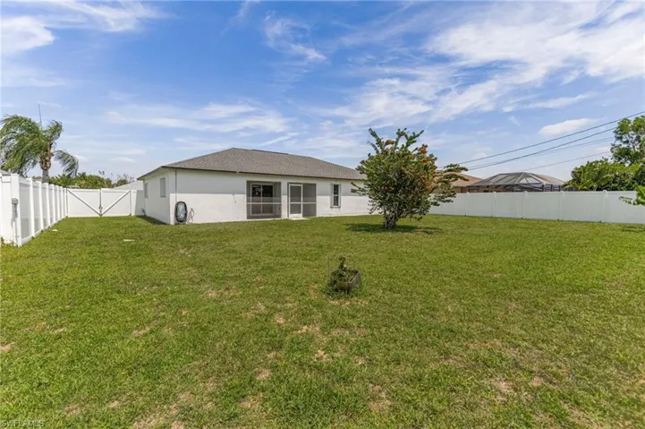 610 21st Ln, Cape Coral, Florida 33990