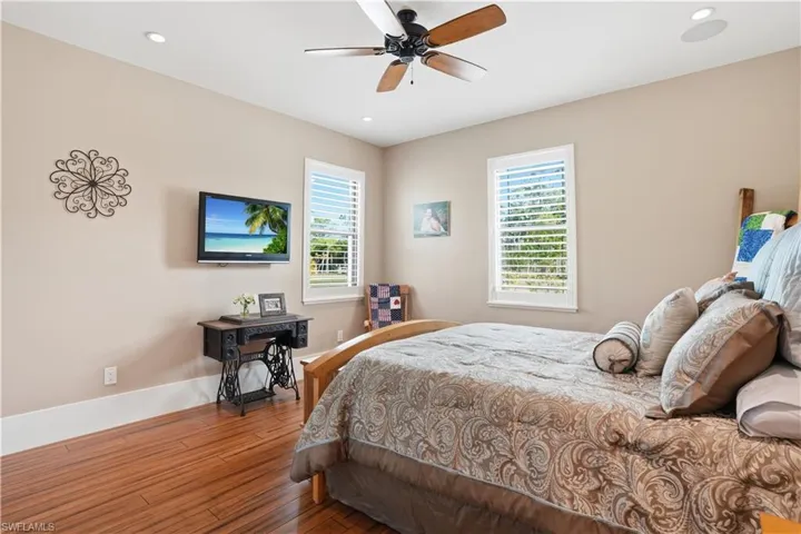 Second guest bedroom.