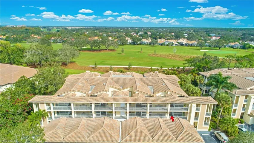 Drone / aerial view with view of golf course