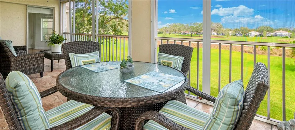 Rear screened lanai...