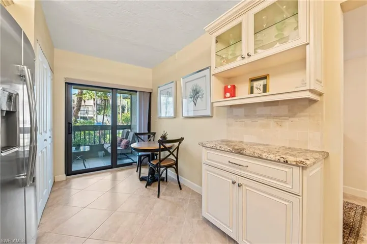 Eat in kitchen toward front lanai