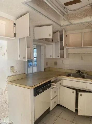 Utility room featuring electric water heater