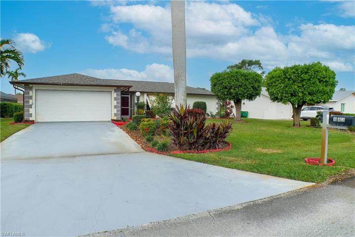 883  Roseate  DR, NAPLES, FL 34104