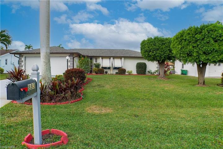 883  Roseate  DR, NAPLES, FL 34104