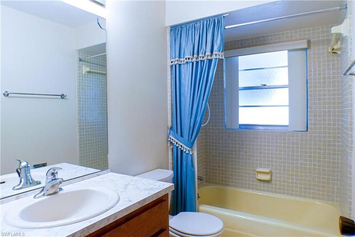 883  Roseate  DR, NAPLES, FL 34104
