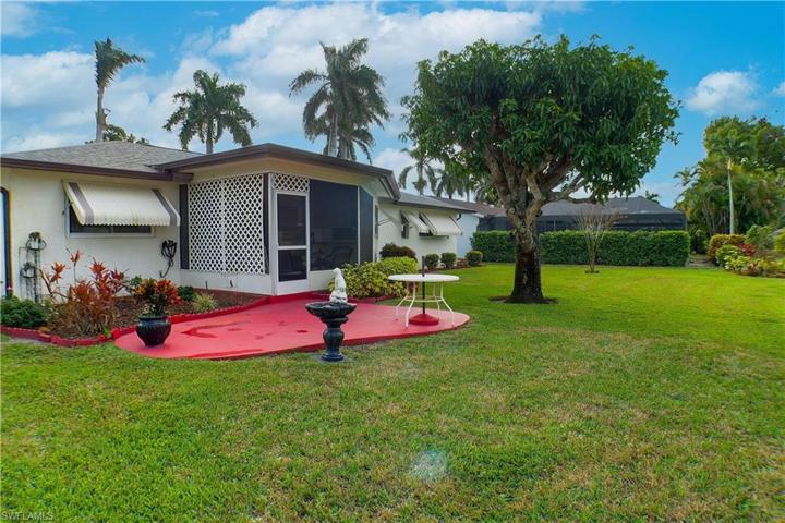 883  Roseate  DR, NAPLES, FL 34104