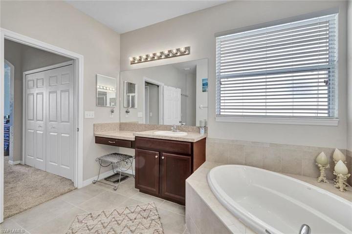 MASTER BATH WITH LARGE SOAKING TUB