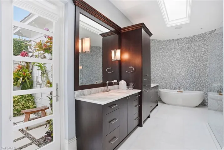 1870 4th St S, Naples, Florida 34102