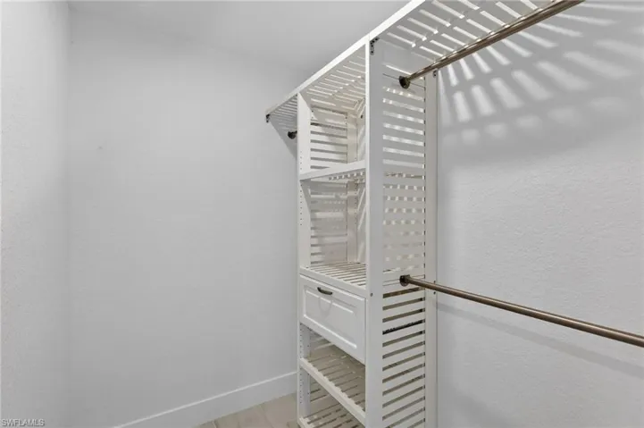 Walking Closet