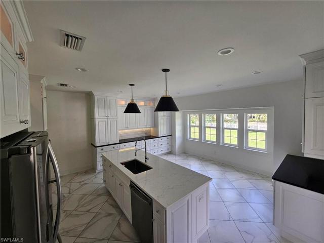 Kitchen Breakfast Area