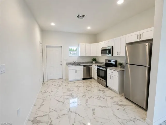 4215 E 30th St, Alva, Florida 33920