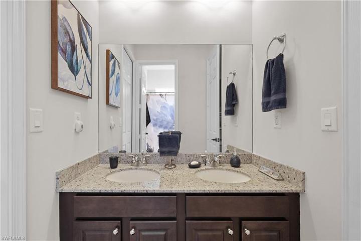 Shared 3rd and 4th Bdrm Bathroom with Tub/Shower Combo