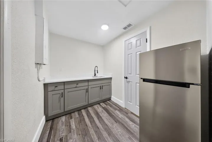 280 1st St Nw, Naples, Florida 34120