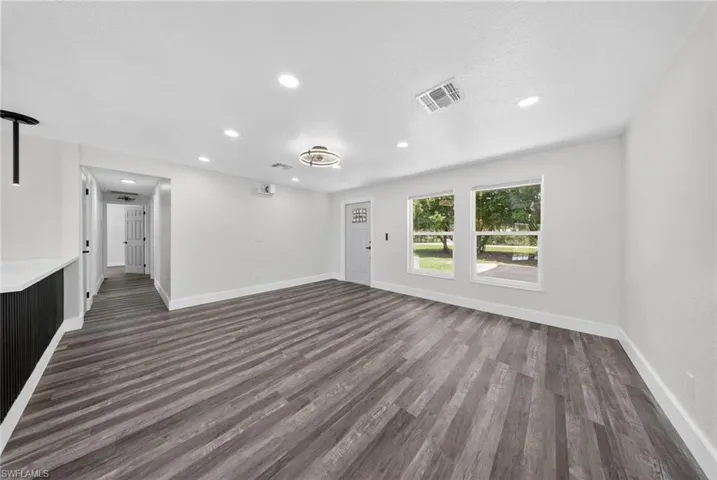280 1st St Nw, Naples, Florida 34120