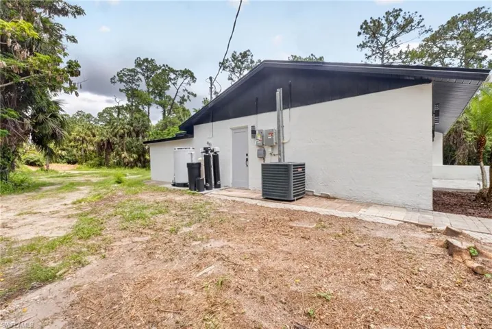 280 1st St Nw, Naples, Florida 34120