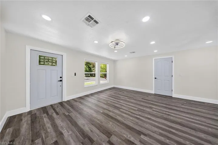 280 1st St Nw, Naples, Florida 34120