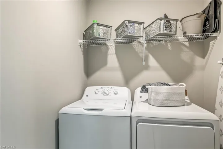 Washroom with independent washer and dryer