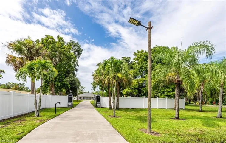 5831  Dogwood  WAY, Naples, FL 34116