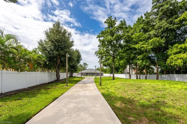 5831  Dogwood  WAY, Naples, FL 34116