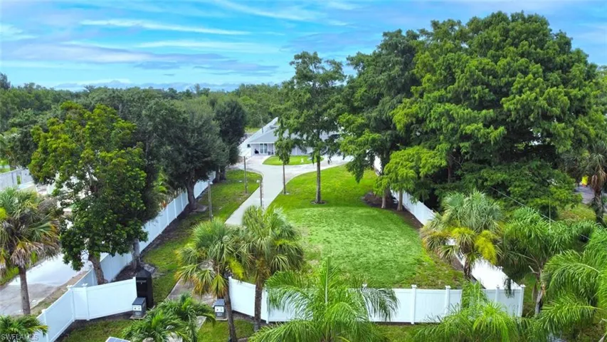 5831  Dogwood  WAY, Naples, FL 34116