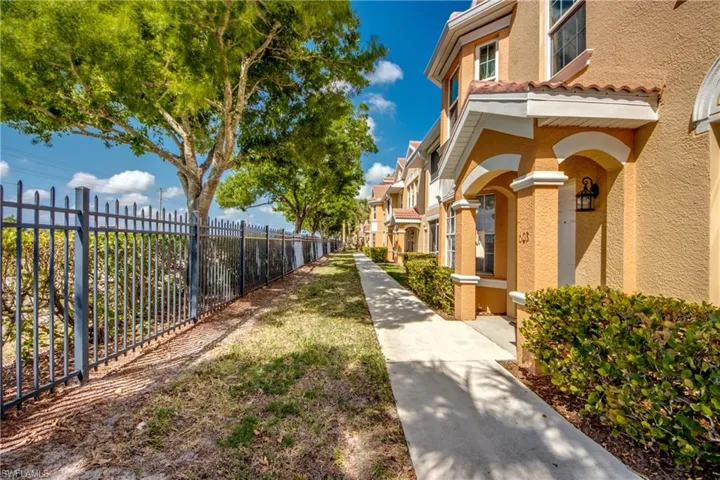 1860 Concordia Lake Cir # 607, Cape Coral Fl 33909